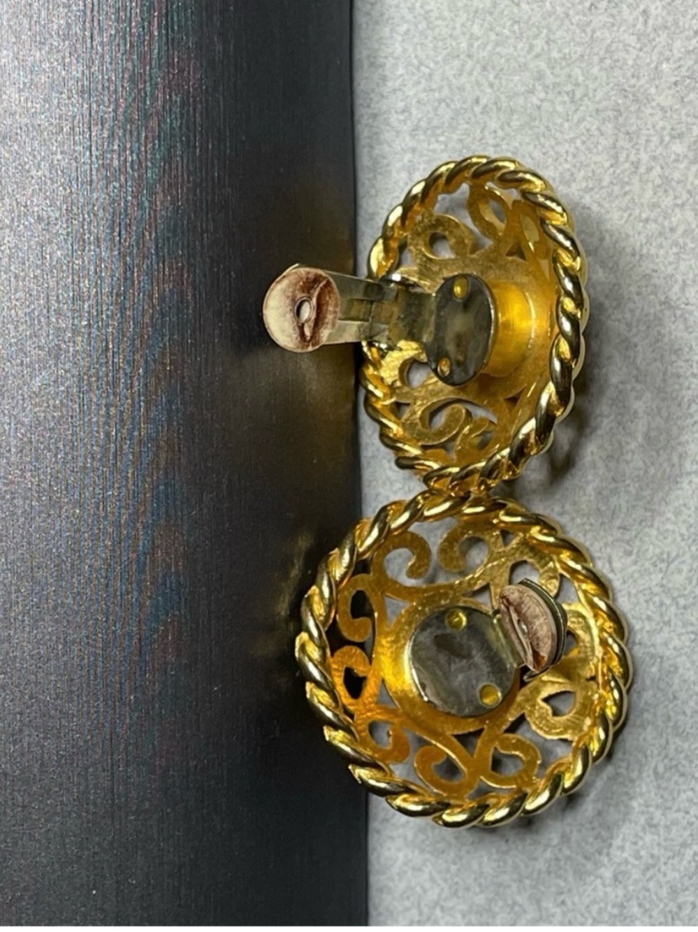 Vintage Gold tone Pearl-Accent domed heart basket weave clip on earrings - Picture 3 of 6